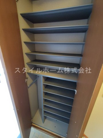 スクエアヴィレッジEの玄関