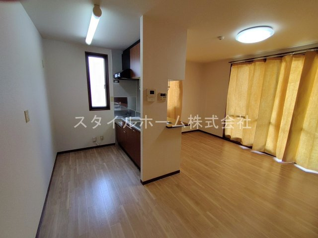 スクエアヴィレッジEの居間・リビング