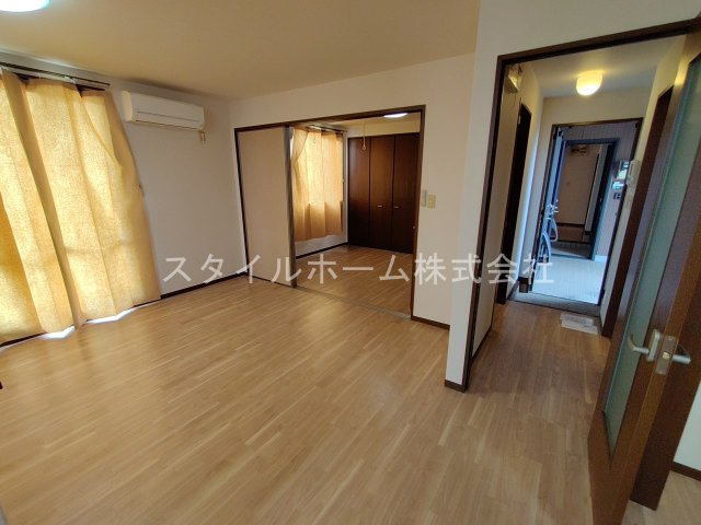 スクエアヴィレッジEの居間・リビング