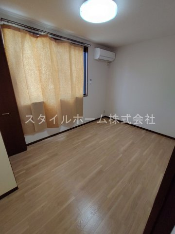 スクエアヴィレッジEの居間・リビング