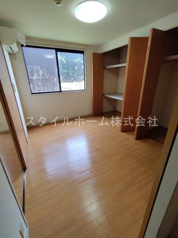 スクエアヴィレッジFの居間・リビング