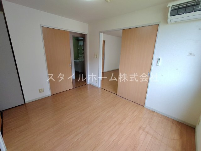 スクエアヴィレッジFの居間・リビング