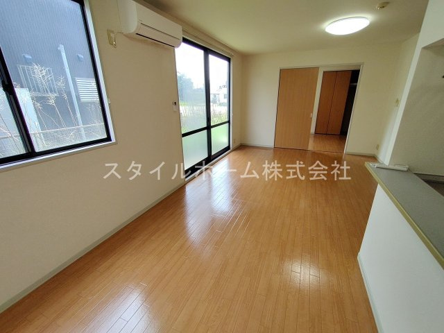 スクエアヴィレッジFの居間・リビング