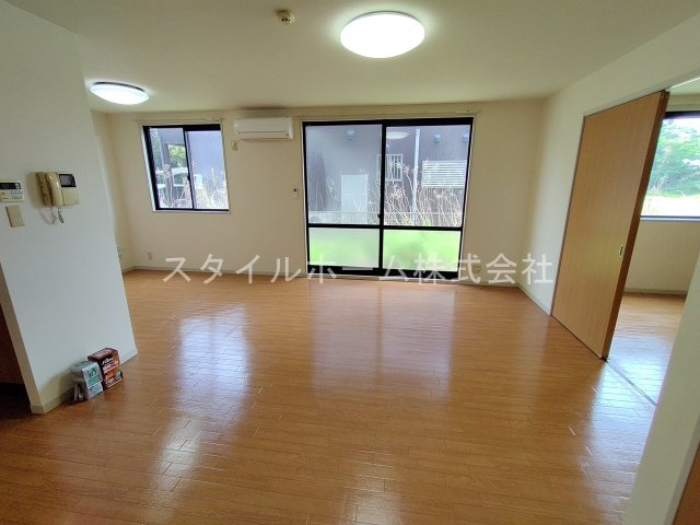 スクエアヴィレッジFの居間・リビング
