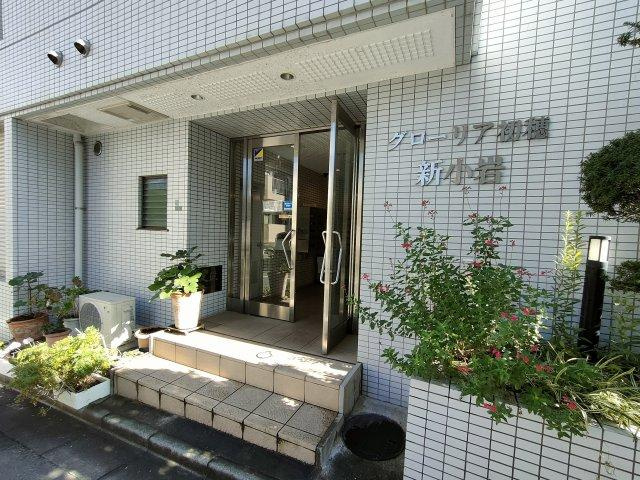 葛飾区西新小岩４丁目の賃貸マンションのエントランス