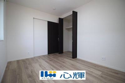 【洋室】 | プランタウン小野田駅前（14号地） | 住まう方でカスタマイズして頂けるシンプルなデザインの内装。ご自身で素敵な空間を創り上げられます。