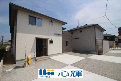 【前面道路含む現地写真】 | プランタウン小野田駅前（14号地） | 明るい日差しが差し込む現地。車もゆったり駐めることができます。ぜひ現地をご覧ください。
