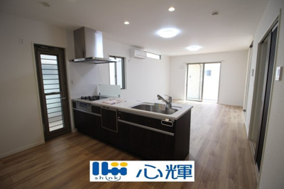 【キッチン】 | プランタウン小野田駅前（14号地） | ご家族との会話を楽しみながら家事が出来る対面キッチン。バックスペースは充分な広さを確保しています。