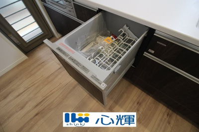 【キッチン】 | プランタウン小野田駅前（14号地） | 食後の手間を解消する食器洗い乾燥機を標準装備。まとめて洗えて、節水効果もあります。

