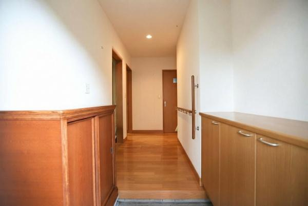 公園通り1丁目　中古の玄関|シューズボックスで履物もスッキリ♪