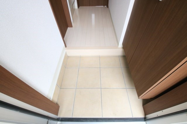 アルタイル一社の玄関