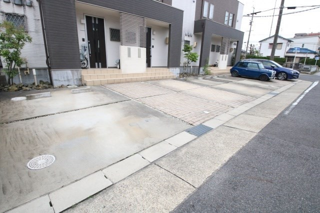 アルタイル一社の駐車場