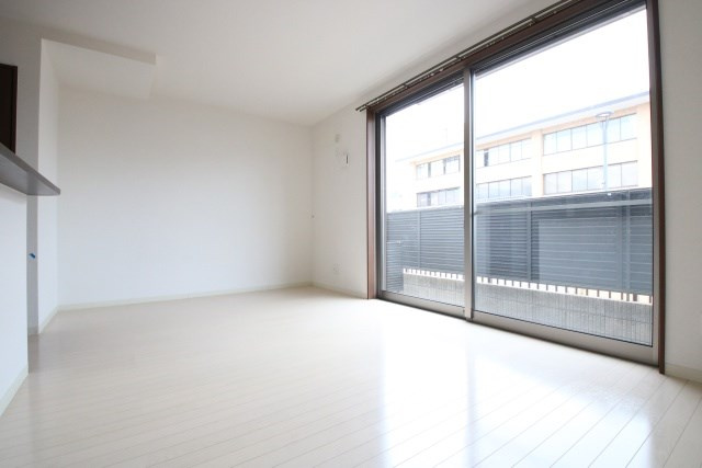 アルタイル一社の居間・リビング