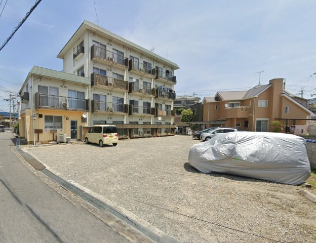 生駒市三郷町三室1丁目　一棟マンション　高利回り物件の駐車場