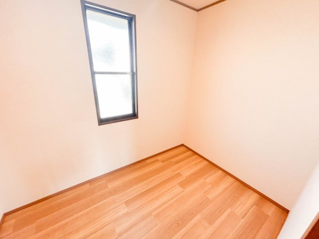【内装】 | 裾野市二ツ屋 中古住宅 XH05666 | 裾野市二ツ屋　2F納戸3.0帖　リフォーム後