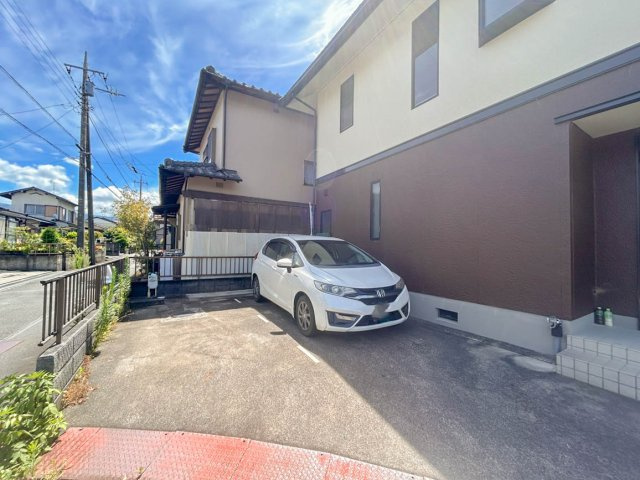 【駐車場】 | 裾野市二ツ屋 中古住宅 XH05666 | 裾野市二ツ屋　駐車場　リフォーム後