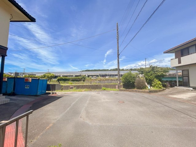 【前面道路含む現地写真】 | 裾野市二ツ屋 中古住宅 XH05666 | 裾野市二ツ屋　前面道路
