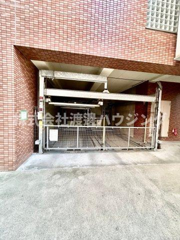 グランシス江坂の駐車場