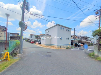 【前面道路含む現地写真】