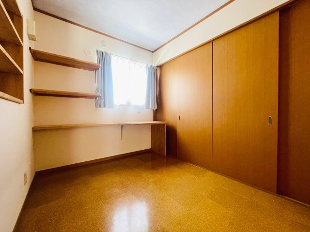 梅津林口町の洋室