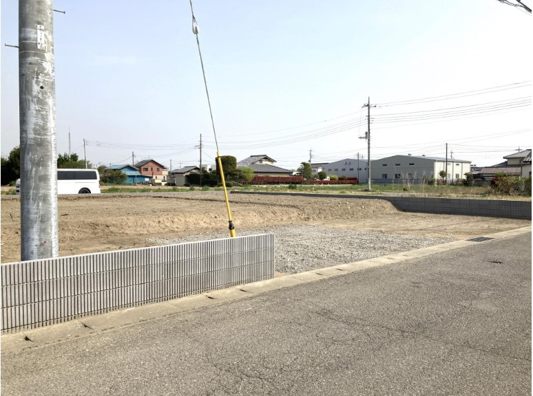 新築戸建・建売　伊勢崎市八斗島町　Blooming Garden　全2棟の前面道路含む現地写真