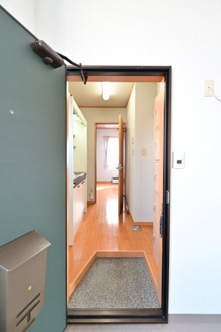 【玄関】 | パレスちとせ | 明るい玄関です