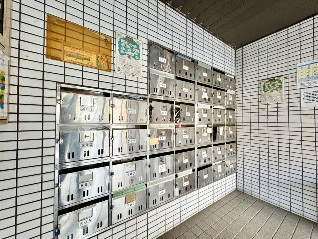 シャトル山之内のエントランス