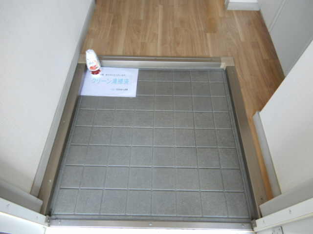 ハイツデアイの玄関