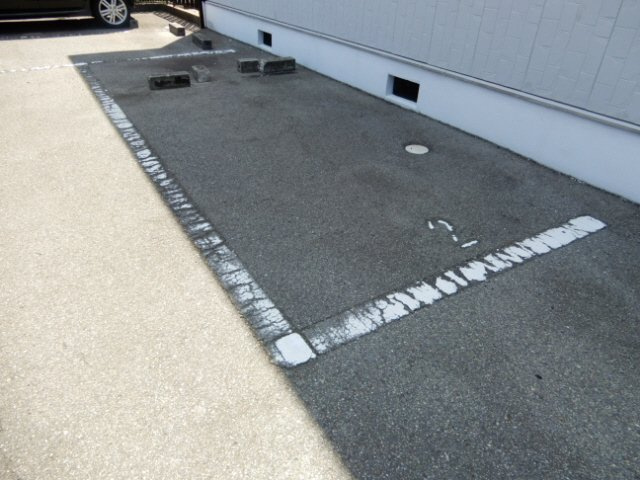 ハイツデアイの駐車場
