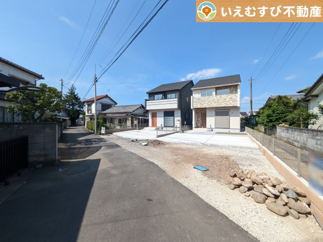 BLOOMING GARDEN　本庄市東台1丁目の前面道路含む現地写真|充分な広さの前面道路
間口が広くお車の出し入れも問題なく行えるスペースが確保されています♪