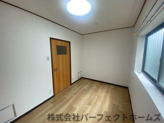 出屋敷元町2丁目戸建の洋室|使い勝手のいい洋室です