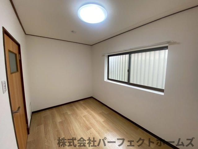 出屋敷元町2丁目戸建の洋室|ゆったりした洋室です