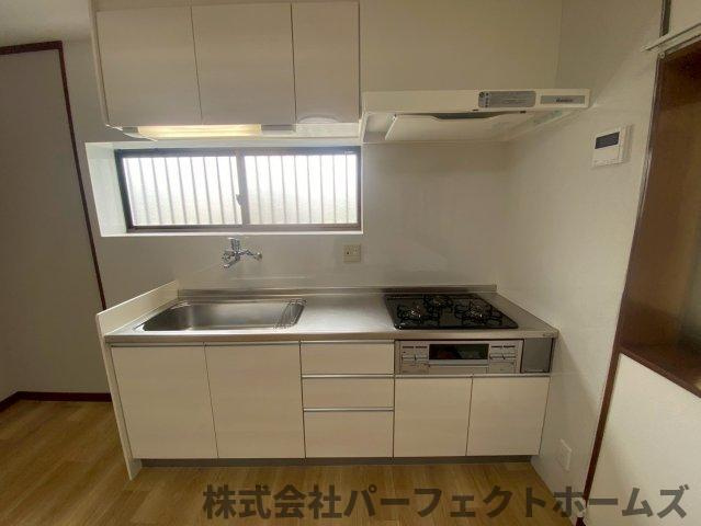 出屋敷元町2丁目戸建のキッチン|きれいなキッチンです