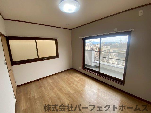 出屋敷元町2丁目戸建の洋室|広々とした洋室です