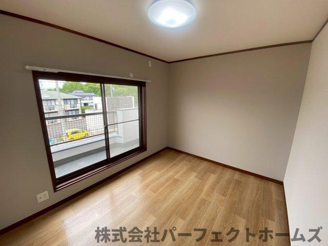 出屋敷元町2丁目戸建の洋室|ゆったりした洋室です