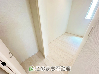 【収納】 | ハートフルタウン宇都宮市西川田駅1期　1号棟 | キッチンの後ろには大きなパントリーもございます♪
