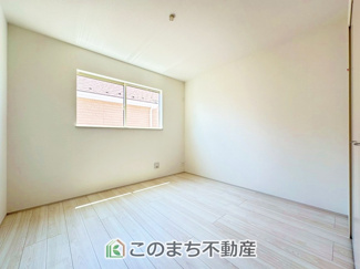 【洋室】 | ハートフルタウン宇都宮市西川田駅1期　1号棟 | 日当たりが良く明るい洋室です。クローゼット付きで家具の配置がしやすく居心地の良いプライベート空間を演出します。
