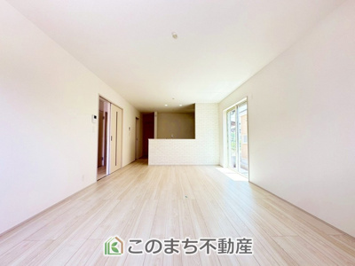 【居間・リビング】 | ハートフルタウン宇都宮市西川田駅1期　1号棟 | 時間のゆとりと空間、暖かな陽光がもたらす光と風を独占してください。新しい暮らしが始まります。
