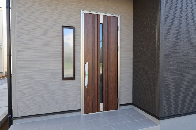 《仲介手数料無料》西区大字島根830新築一戸建てリーブルガーデンの玄関