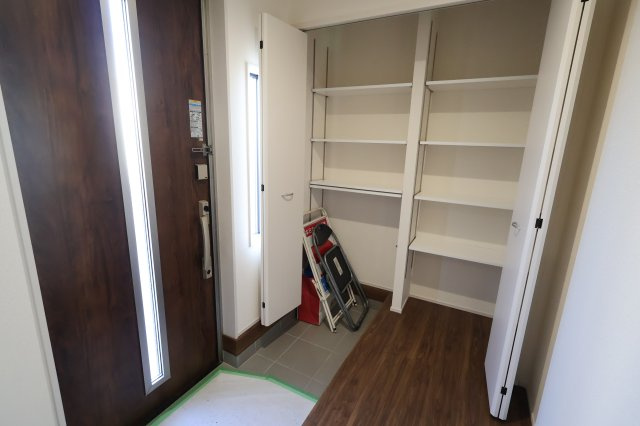 《仲介手数料無料》西区大字島根830新築一戸建てリーブルガーデンの玄関