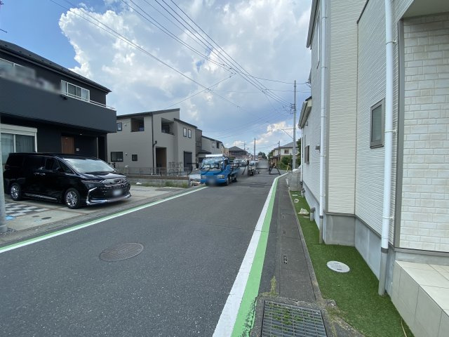 入間市久保稲荷5丁目・全5棟　新築一戸建　2号棟の前面道路含む現地写真|2025年7月28日撮影