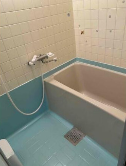 若草ハイツの浴室