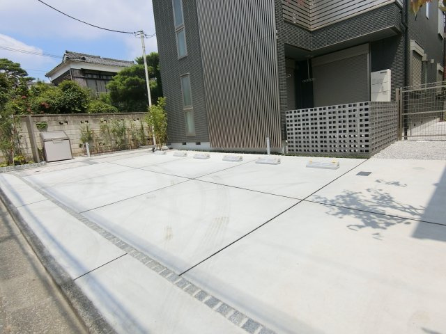 ＦＯＲＳ　ＩＮＯＫＡＳＨＩＲＡの駐車場