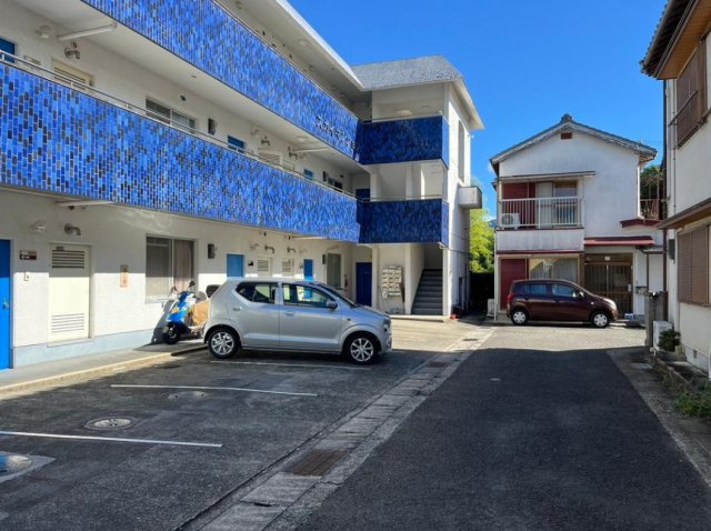 田辺市下万呂　一棟売マンションの駐車場