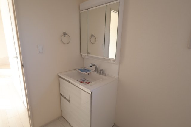 《仲介手数料無料》西区大字島根830新築一戸建てリーブルガーデンの独立洗面台