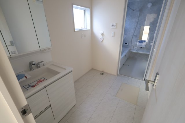 《仲介手数料無料》西区大字島根830新築一戸建てリーブルガーデンのランドリースペース