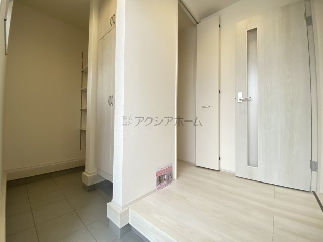 入間市久保稲荷5丁目・全5棟　新築一戸建　3号棟の玄関