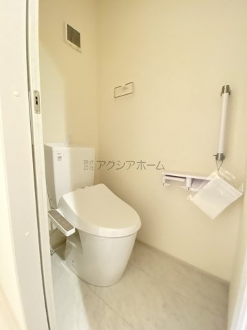 入間市久保稲荷5丁目・全5棟　新築一戸建　3号棟のトイレ