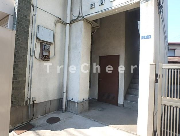 白居ビルのエントランス