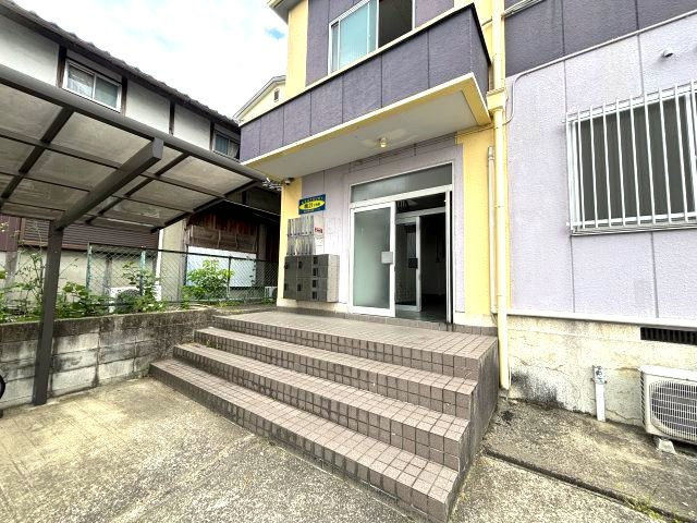 暁21・0号館のエントランス